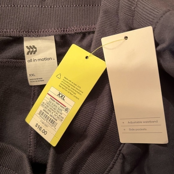 NWT All in Motion Women’s Shorts - Picture 3 of 4